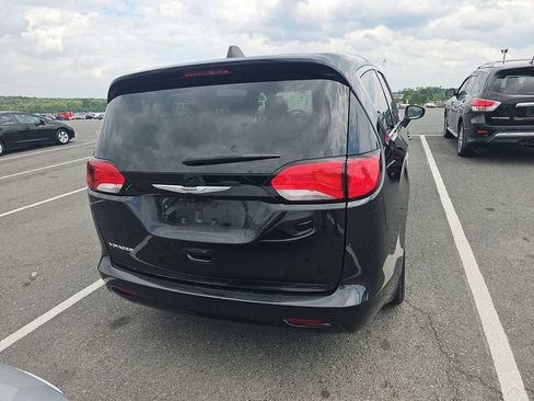 Used 2023 Chrysler Voyager LX FWD image 9