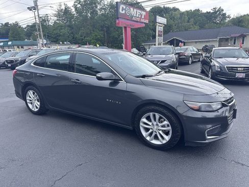 Used 2017 Chevrolet Malibu LT FWD image 1
