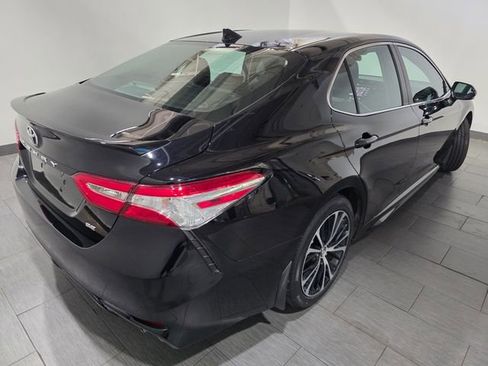 Used 2020 Toyota Camry SE FWD image 5