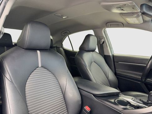 Used 2018 Toyota Camry SE image 37