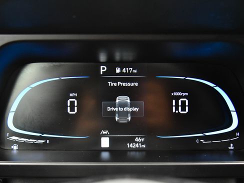 Used 2025 Hyundai Elantra Sport image 25