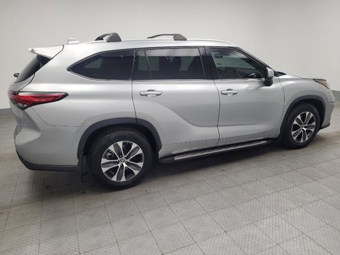 Used 2022 Toyota Highlander XLE FWD image 10