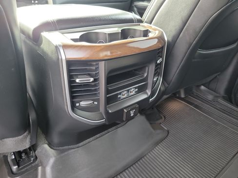 Used 2022 RAM 1500 Laramie AWD/4WD image 12
