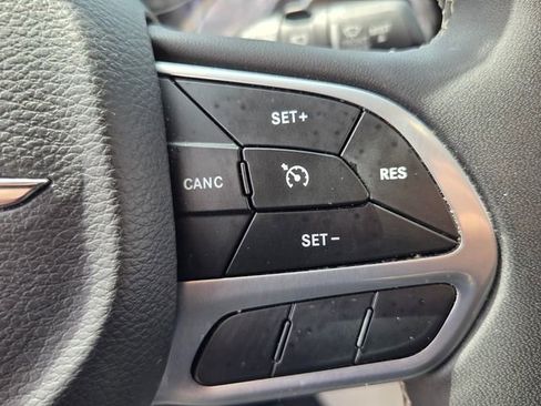 Used 2022 Chrysler Voyager LX FWD image 28
