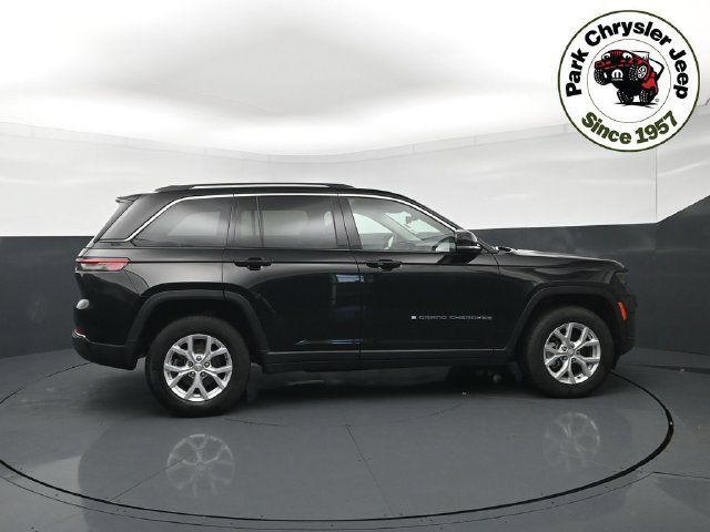 Used 2023 Jeep Grand Cherokee Limited w/ Luxury Tech Group II AWD/4WD image 6