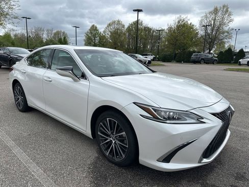 Used 2023 Lexus ES 250 w/ Premium Package AWD/4WD image 2