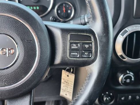 Used 2013 Jeep Wrangler Unlimited Sahara AWD/4WD image 28