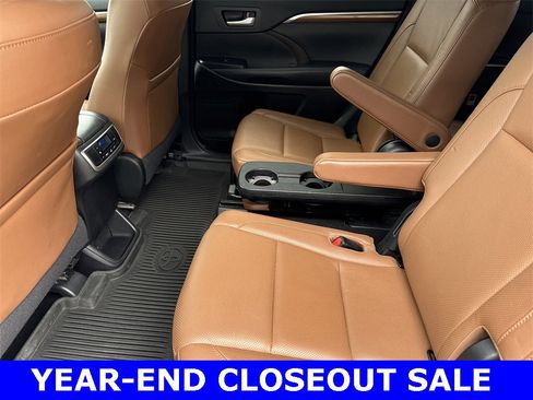 Used 2017 Toyota Highlander Limited image 31