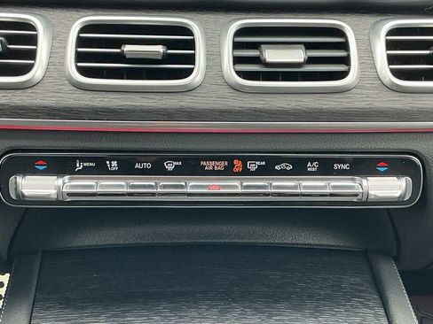 Used 2025 Mercedes-Benz GLS 580 4MATIC image 31