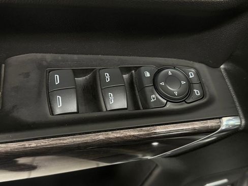 Used 2021 Chevrolet Silverado 1500 LTZ w/ LTZ Premium Package AWD/4WD image 21