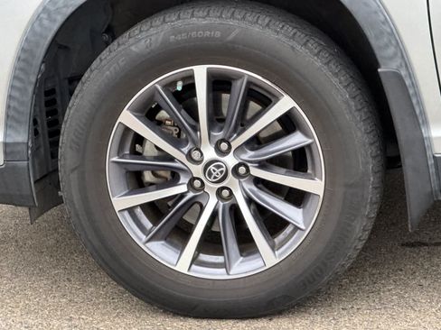 Used 2019 Toyota Highlander XLE AWD/4WD image 13