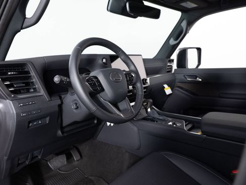 Used 2026 Lexus GX 550 w/ Accessory Package (2T) image 13