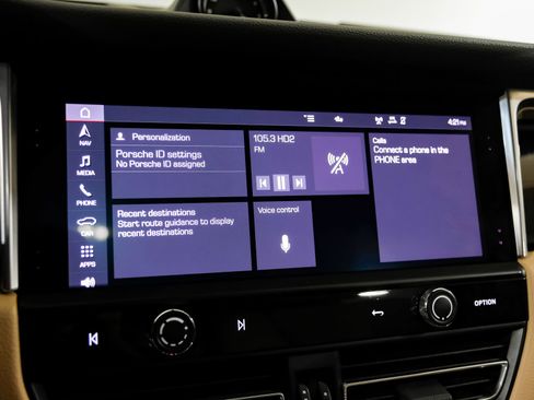 Used 2023 Porsche Macan AWD/4WD image 32