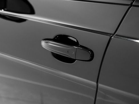 Used 2023 Bentley Bentayga V8 image 45