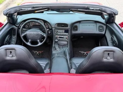 Used 2001 Chevrolet Corvette Convertible w/ Preferred Equipment Group2 RWD image 26
