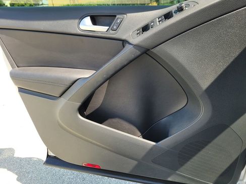 Used 2016 Volkswagen Tiguan S FWD image 30