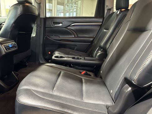 Used 2015 Toyota Highlander Limited image 24