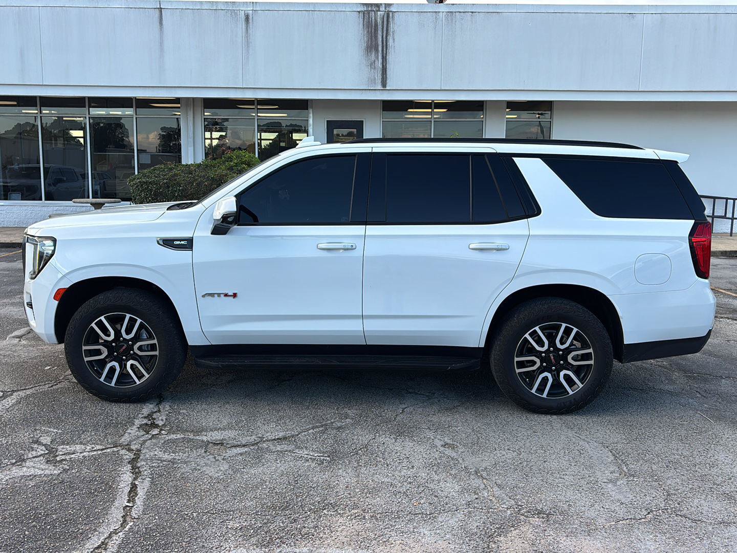 Certified 2024 GMC Yukon AT4 w/ Technology Package AWD/4WD image 4