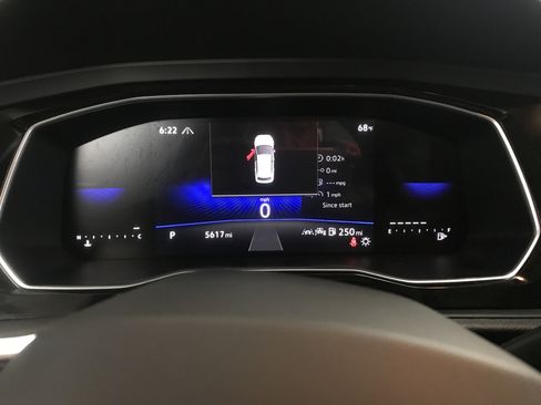 Used 2024 Volkswagen Jetta SE w/ Panoramic Sunroof Package image 11