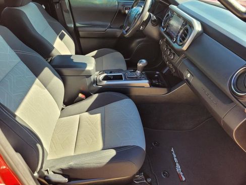 Used 2020 Toyota Tacoma TRD Sport w/ Technology Package image 11