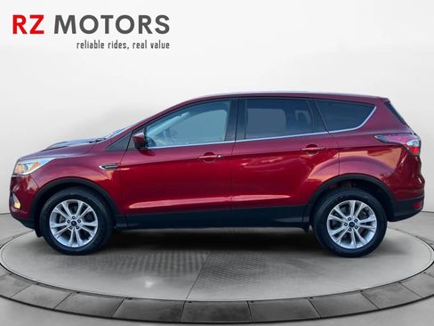 Used 2017 Ford Escape SE image 2