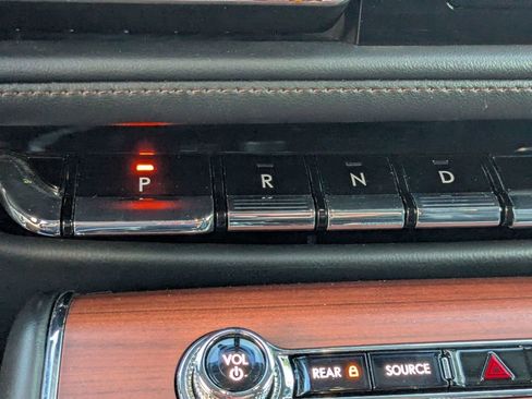 Used 2023 Lincoln Aviator Reserve image 16