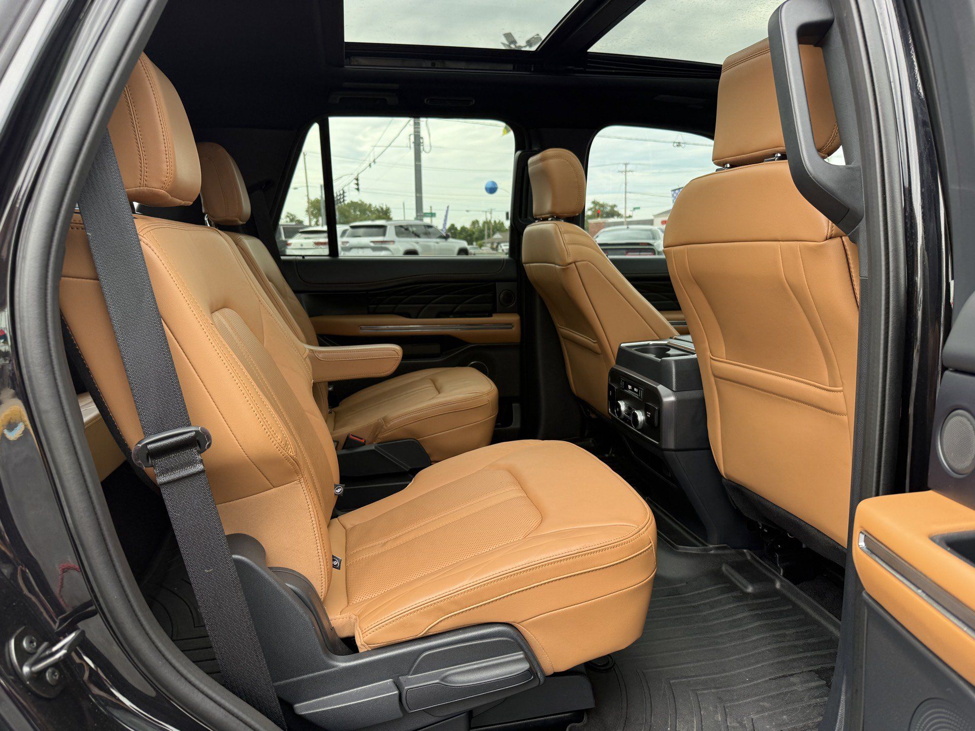 Used 2023 Ford Expedition Platinum AWD/4WD image 29