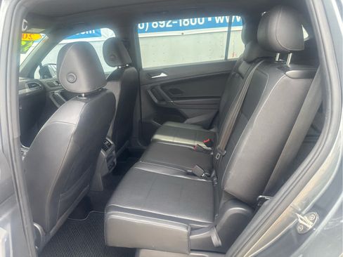 Used 2020 Volkswagen Tiguan SE R-Line FWD image 31