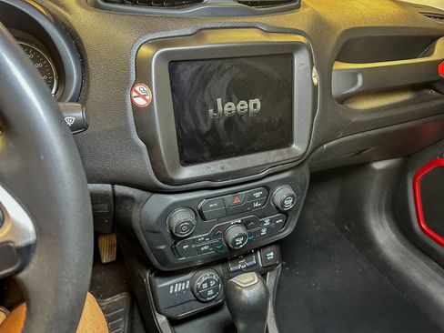 Used 2023 Jeep Renegade Trailhawk AWD/4WD image 11