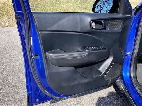 Used 2025 Hyundai Venue Limited FWD image 22