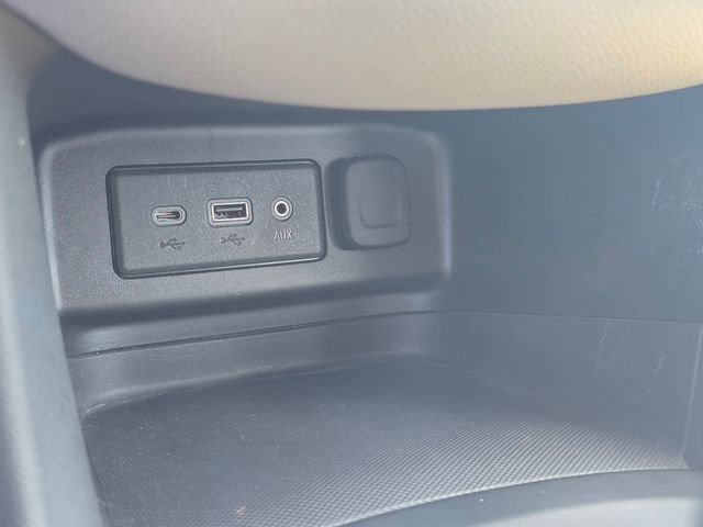 Used 2021 Chevrolet Equinox LS FWD image 21