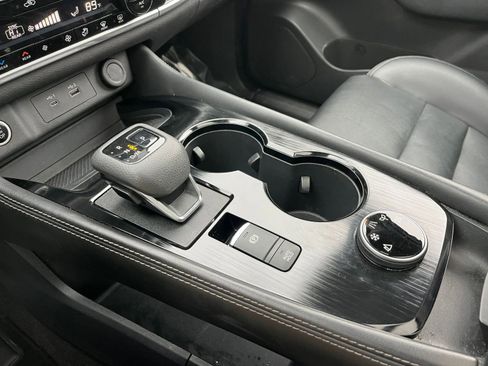 Used 2023 Nissan Rogue SL w/ SL Premium Package image 44