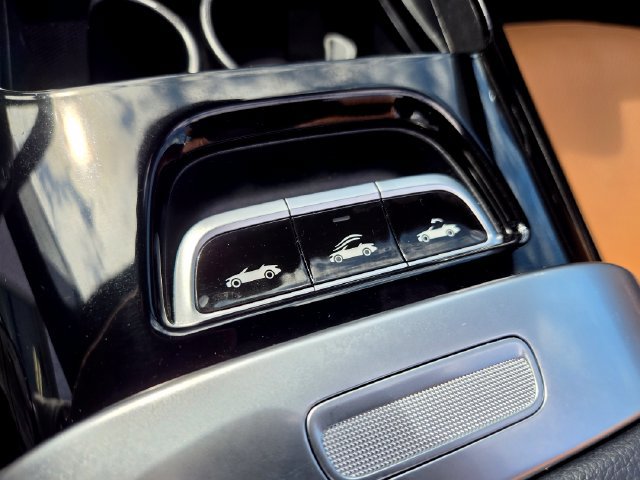 Used 2024 Mercedes-Benz CLE 300 4MATIC Cabriolet image 33