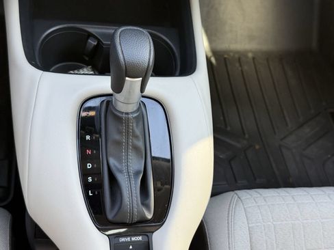 Used 2025 Honda HR-V LX image 25