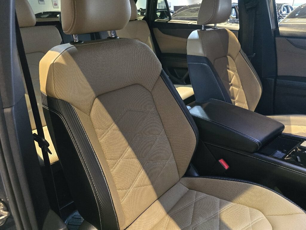 Used 2024 Volkswagen Atlas Cross Sport SE w/ Panoramic Sunroof Package FWD image 31