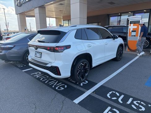 Used 2026 Volkswagen Tiguan SEL R-Line image 6