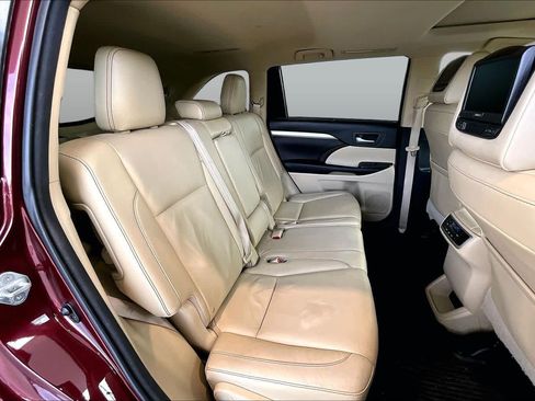 Used 2016 Toyota Highlander XLE FWD image 21