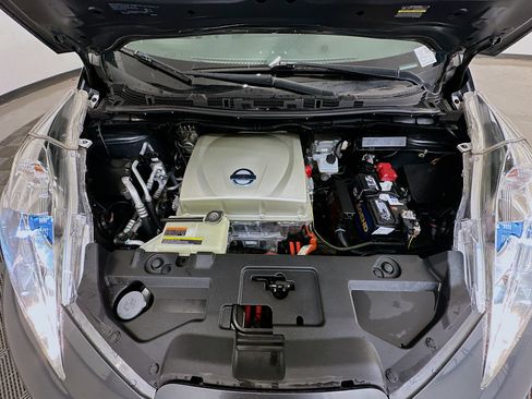 Used 2015 Nissan Leaf SL FWD image 34