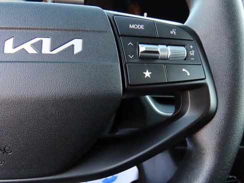 New 2025 Kia K4 LXS image 28