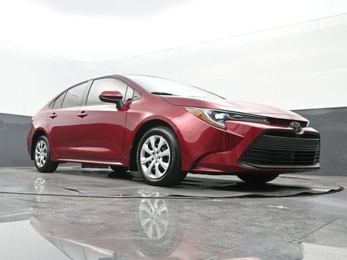 Used 2025 Toyota Corolla LE image 24