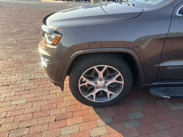 Used 2019 Jeep Grand Cherokee Overland AWD/4WD image 2