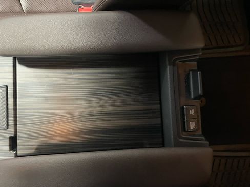 Used 2021 Toyota Sienna Platinum image 37