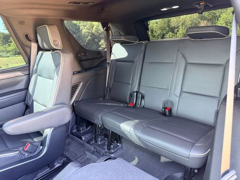Used 2023 GMC Yukon SLT w/ SLT Premium Package AWD/4WD image 22