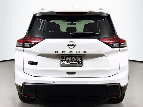 Used 2025 Nissan Rogue SV w/ SV Premium Package image 5