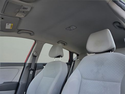 Used 2013 Hyundai Accent SE image 20