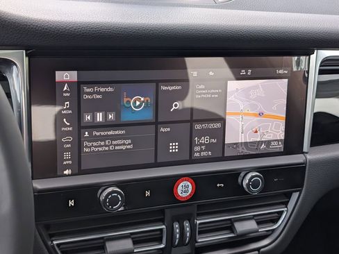 Certified 2025 Porsche Macan image 16