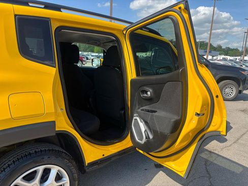 Used 2018 Jeep Renegade Latitude w/ Trailer Tow Group image 21