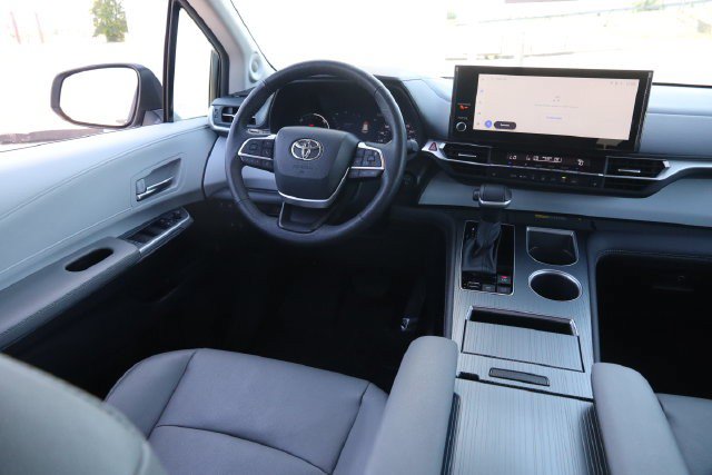Used 2025 Toyota Sienna XLE w/ XLE Plus Package AWD/4WD image 26