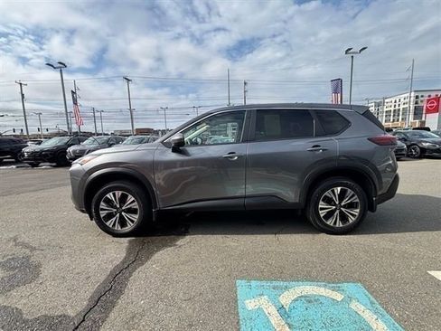 Used 2023 Nissan Rogue SV image 6