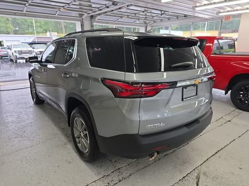 Used 2023 Chevrolet Traverse LT FWD image 3